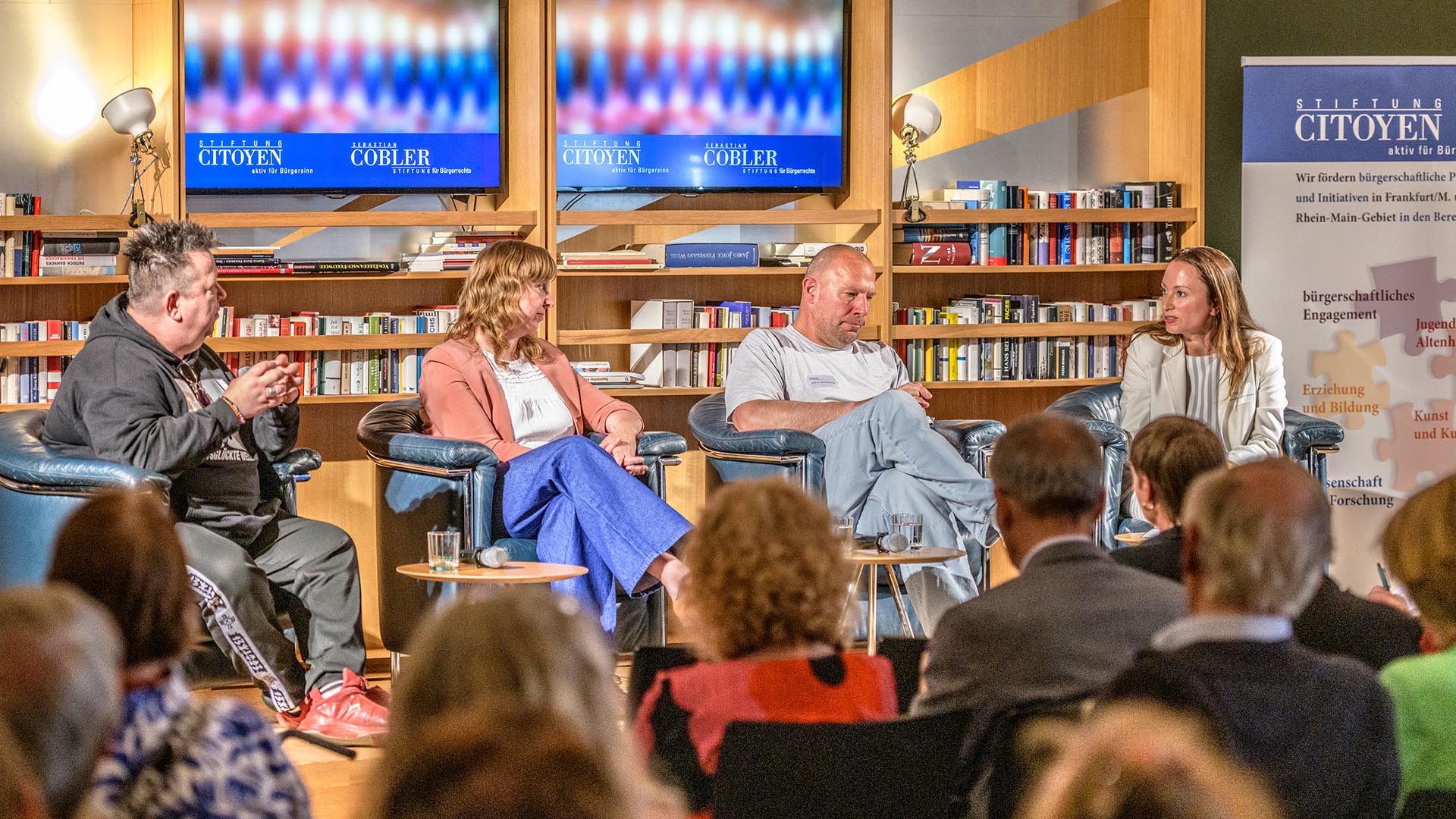 Podiumsdiskussion Jubiläumsfeier / v.lks.: Sebastian Krumbiegel, Nicole Broder, Prof. Dr. Felix Hanschmann, Rebecca C. Schmidt (Foto © René Spalek)